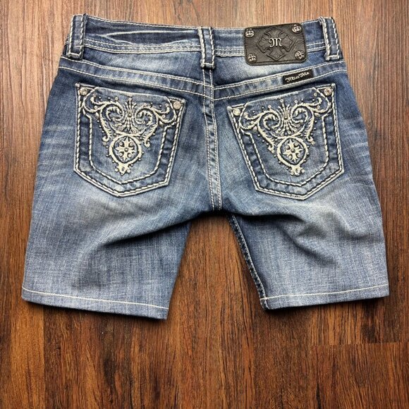 Miss Me Bermuda Jean Shorts Sequins Distressed Medium Wash Size 25 - Picture 2 of 11